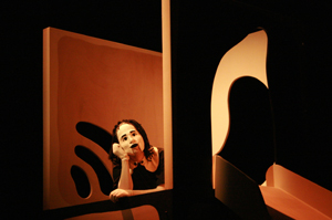 photo aina du spectacle les contes de la petite fille moche