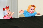 atelier marionnettes avec des enfants sur la diff&eacute;rence gar&ccedil;on fille