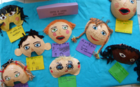 exposition de masques par des enfants de Vincennes