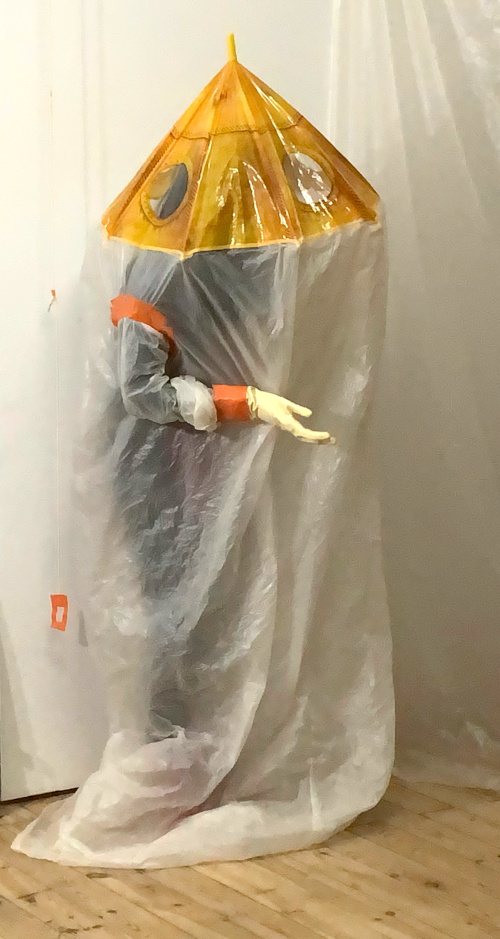 Le paraphandre, un parapluie-scaphandre